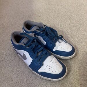 Nike Men's Blue and White Athletic Sneakers
